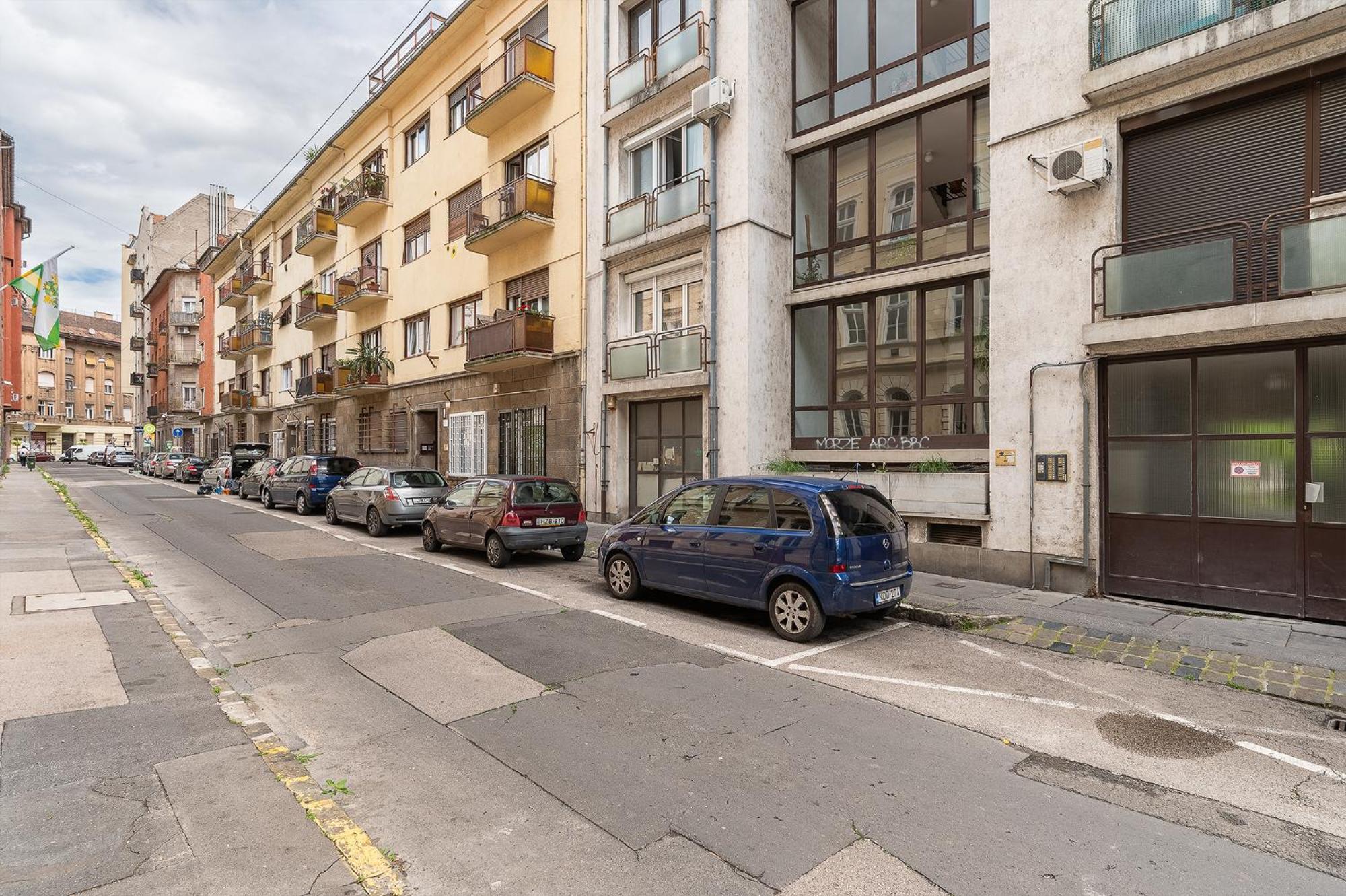 Newly Renovated!!! - Modern Apartment 10 Minutes From The Grand Boulevard, Budapest